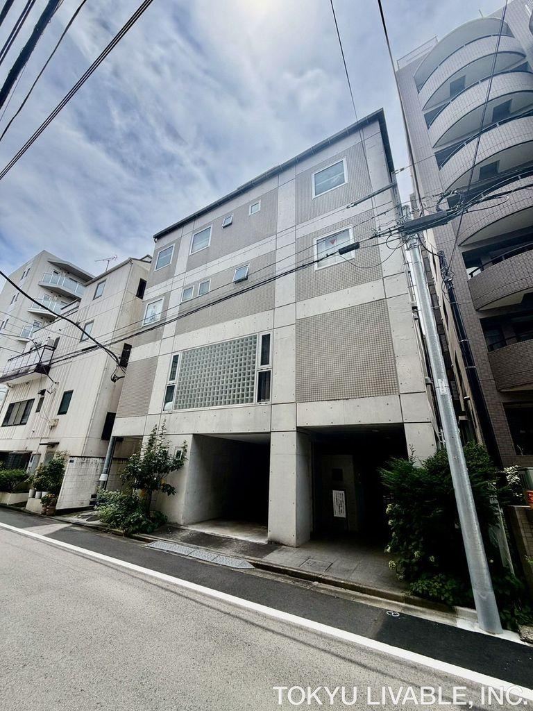 2LDK+S apartment in Shibuya Ward, Tokyo - Photo 1