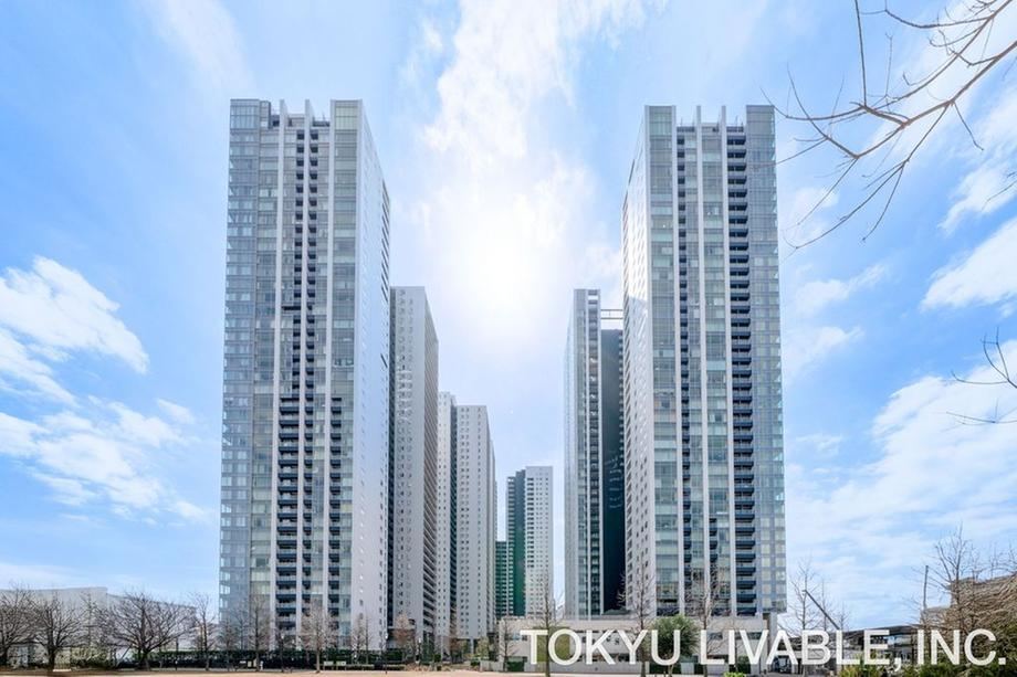 2LDK apartment in Minato Ward, Tokyo - Photo 1