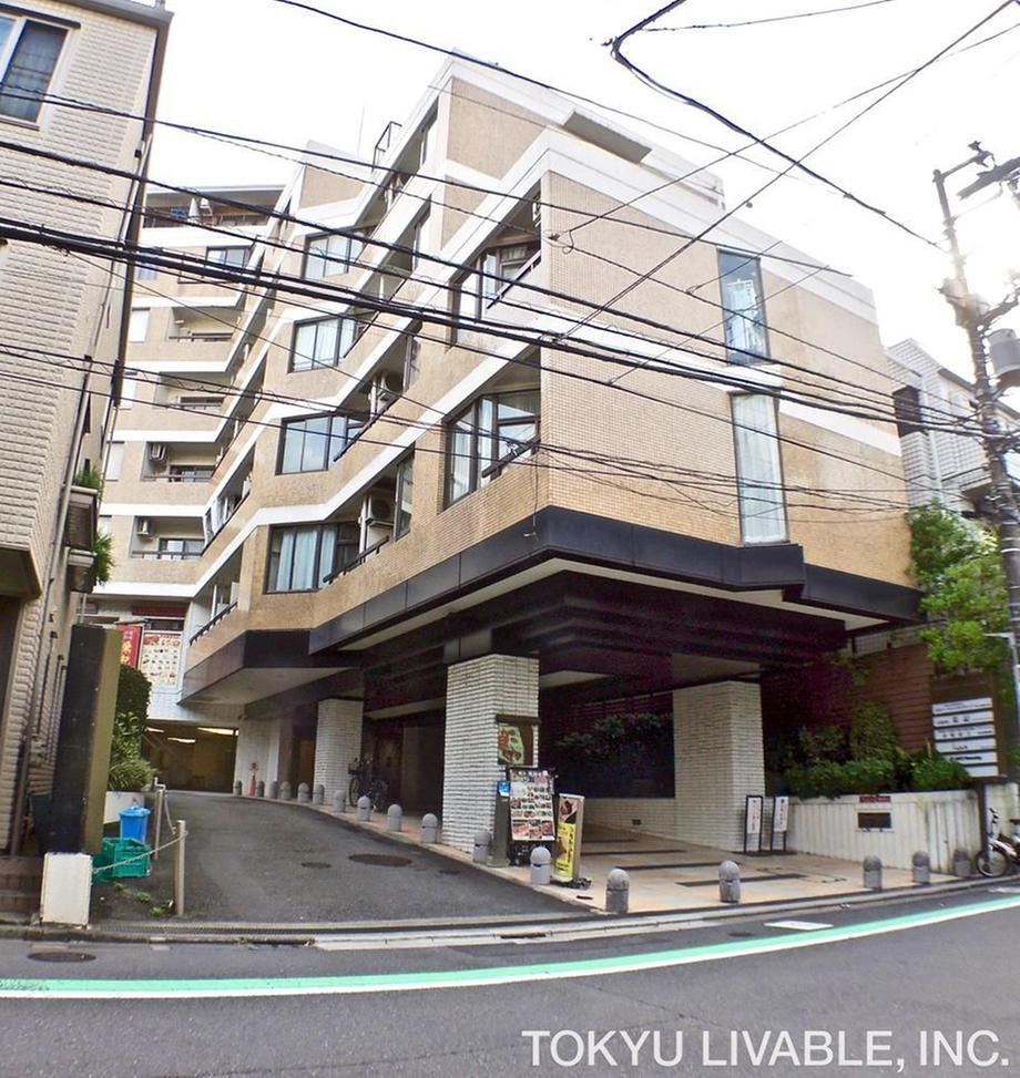 studio apartment in Minato Ward, Tokyo - Photo 1