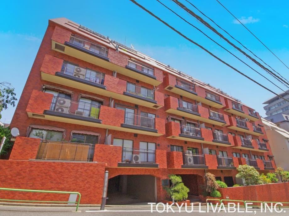 2LDK apartment in Chiyoda Ward, Tokyo - Photo 1