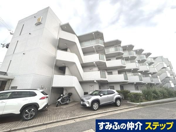 4LDK apartment in Tarumi Ward, Kobe, Hyogo - Photo 1