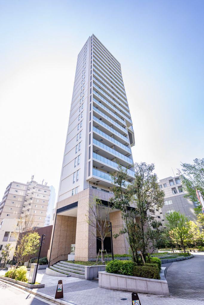 2LDK apartment in Minato Ward, Tokyo - Photo 1