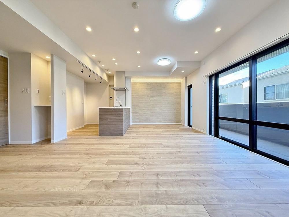 3LDK+S apartment in Koto Ward, Tokyo - Photo 1