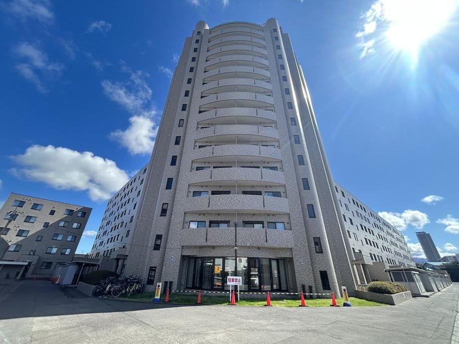 4LDK apartment in Nishi Ward, Sapporo, Hokkaido - Photo 1