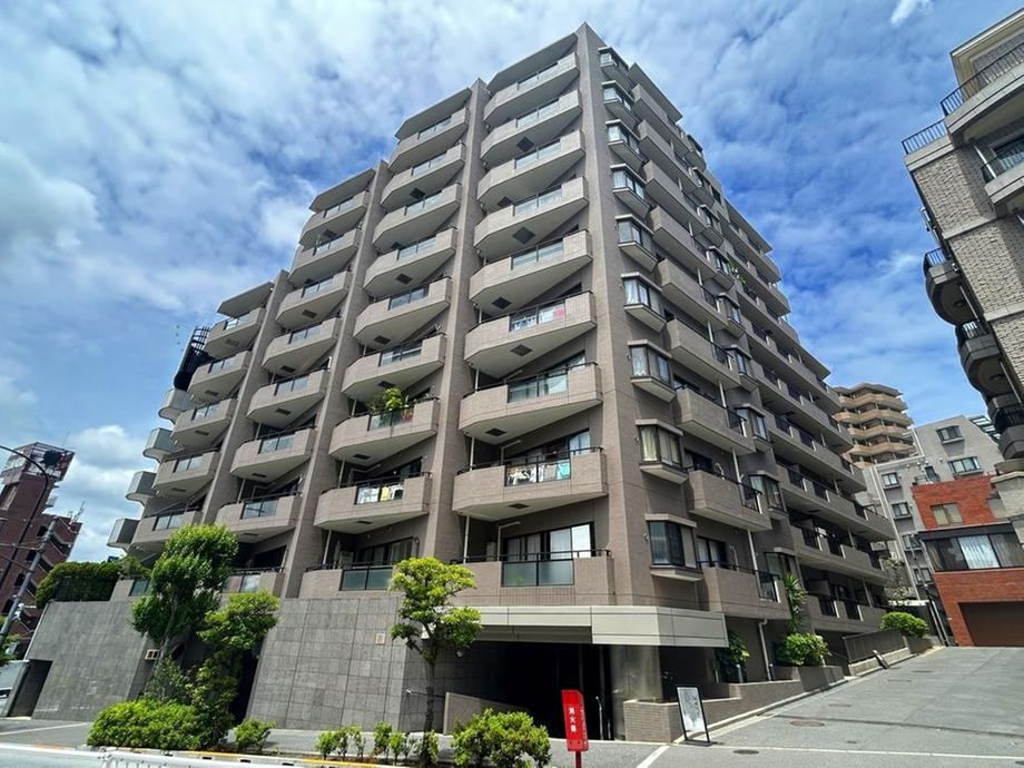 3LDK apartment in Meguro Ward, Tokyo - Photo 1