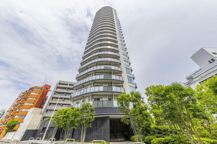 2LDK apartment in Minato Ward, Tokyo - Photo 1