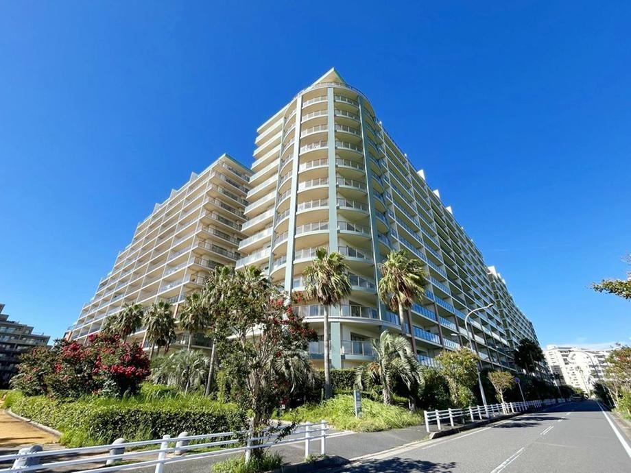 4LDK apartment in Urayasu, Chiba - Photo 1