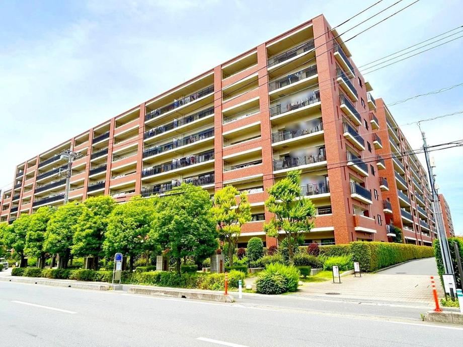 4LDK apartment in Koshigaya, Saitama - Photo 1