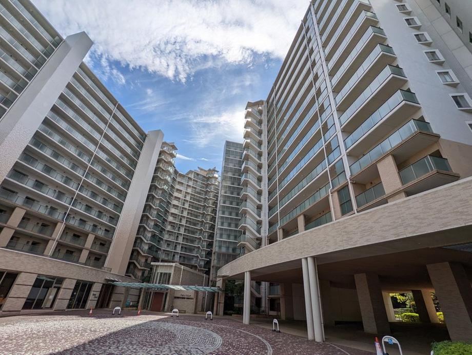 2LDK apartment in Totsuka Ward, Yokohama, Kanagawa - Photo 1