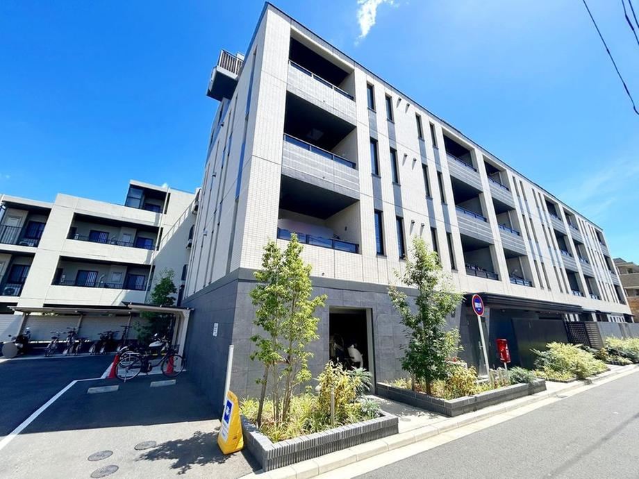 2LDK+S apartment in Komae, Tokyo - Photo 1