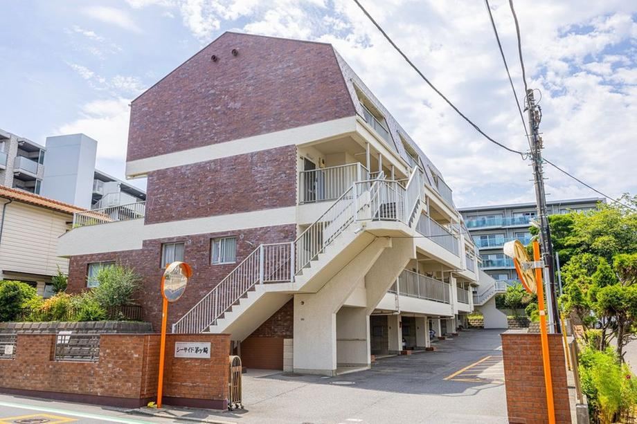 2LDK apartment in Chigasaki, Kanagawa - Photo 1