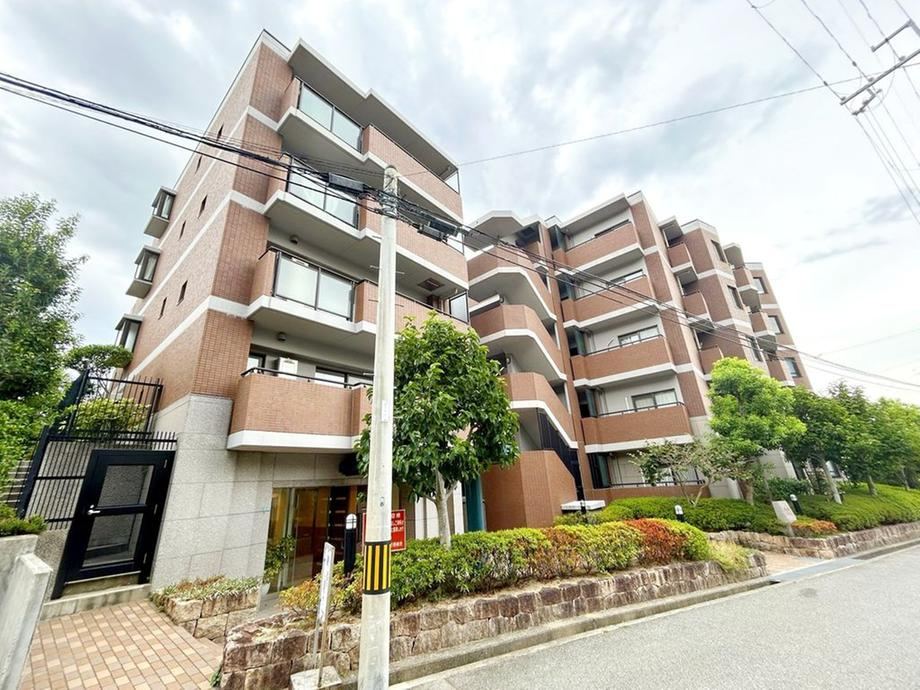 3LDK apartment in Nishinomiya, Hyogo - Photo 1