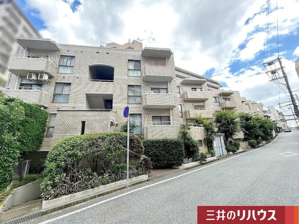 5LDK apartment in Takarazuka, Hyogo - Photo 1