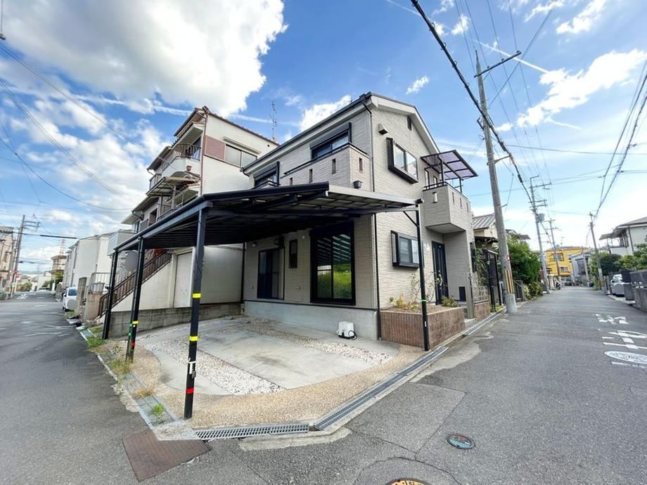 4LDK house in Hirakata, Osaka - Photo 1