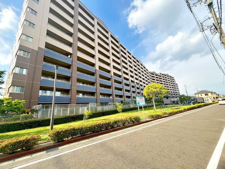4LDK apartment in Inazawa, Aichi - Photo 1