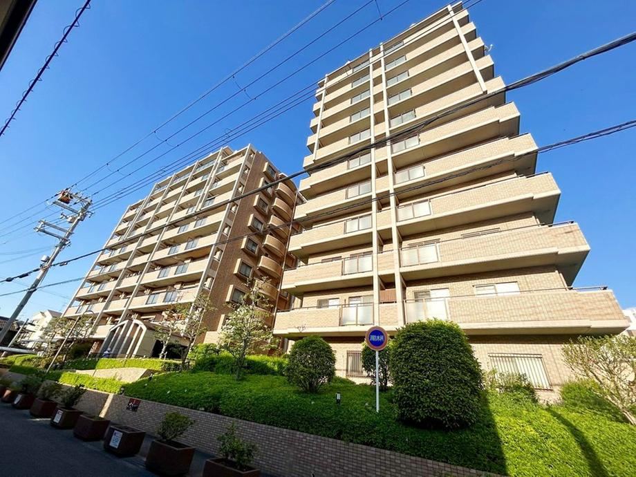 3LDK apartment in Higashiosaka, Osaka - Photo 1