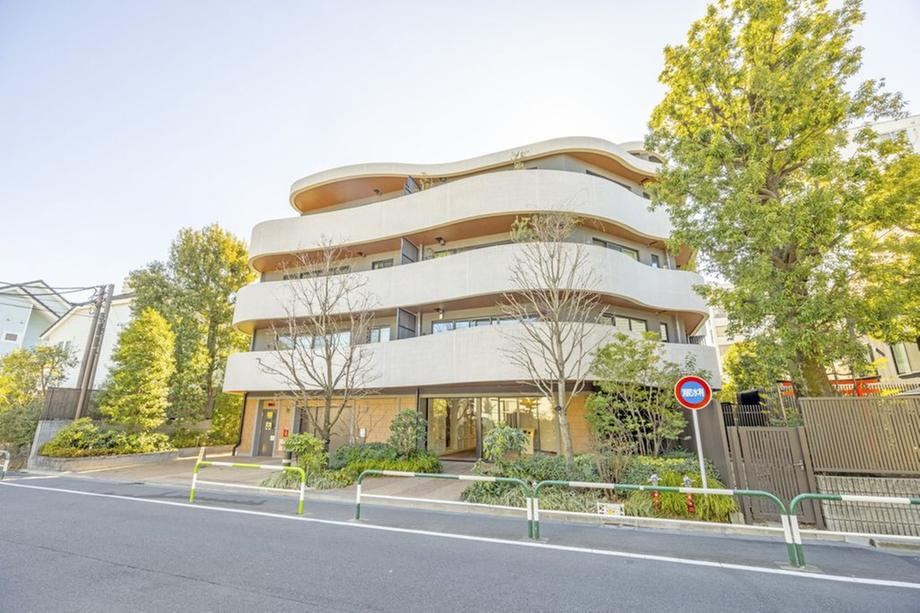 2LDK apartment in Setagaya Ward, Tokyo - Photo 1