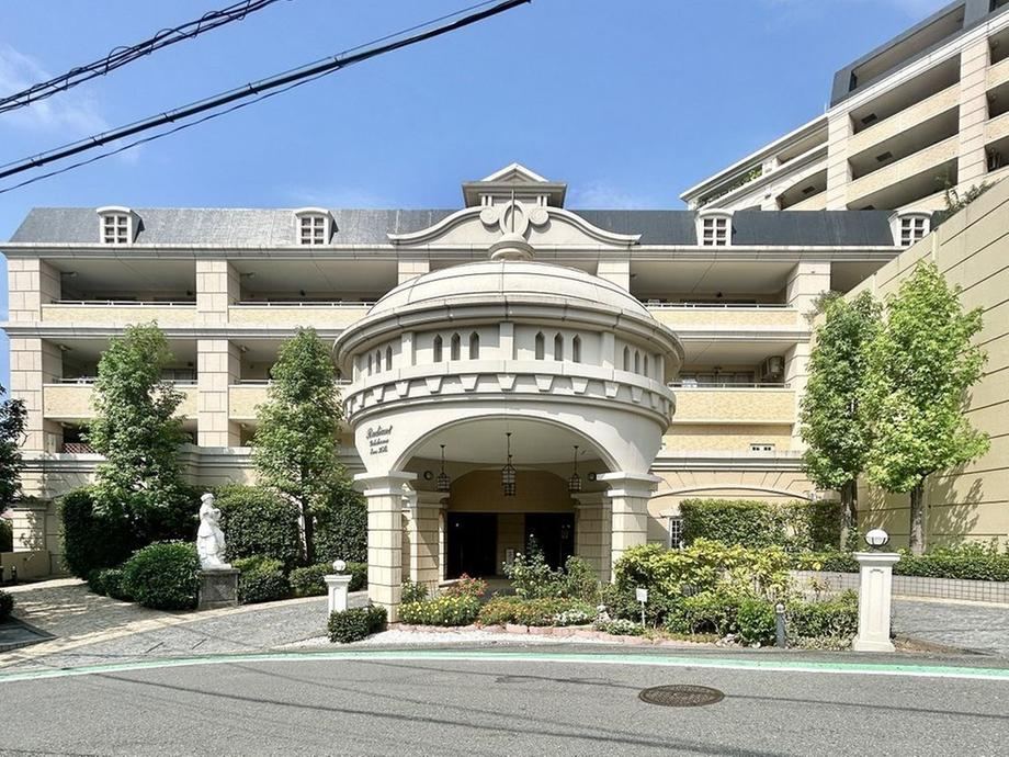 3LDK apartment in Minami Ward, Yokohama, Kanagawa - Photo 1