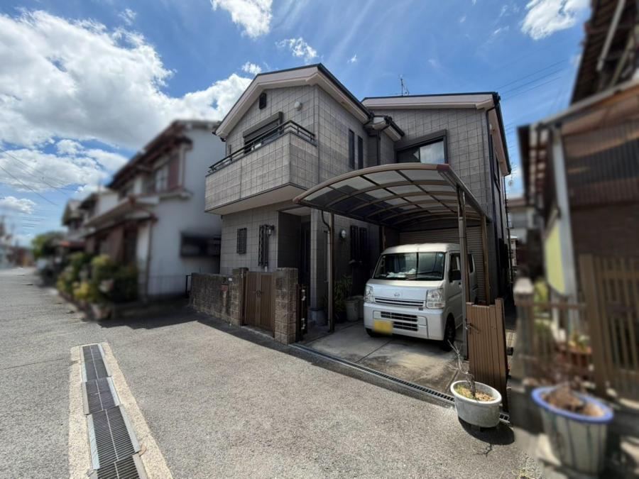 4LDK house in Neyagawa, Osaka - Photo 1