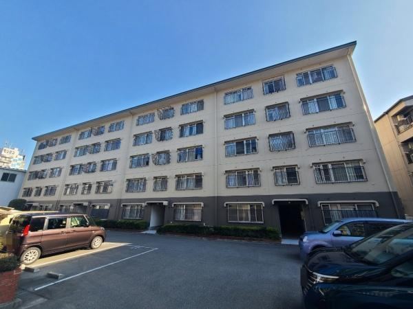 3LDK apartment in Kadoma, Osaka - Photo 1