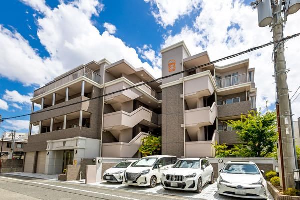 4LDK apartment in Toyonaka, Osaka - Photo 1