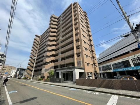 3LDK apartment in Matsuyama, Ehime - Photo 1