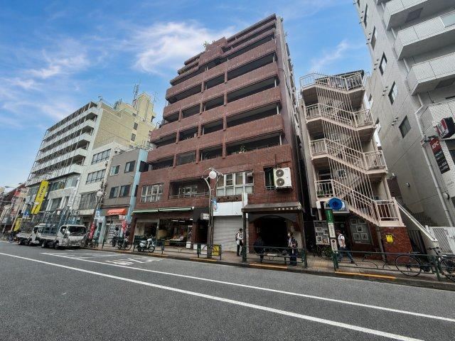 2LDK apartment in Shinjuku Ward, Tokyo - Photo 1