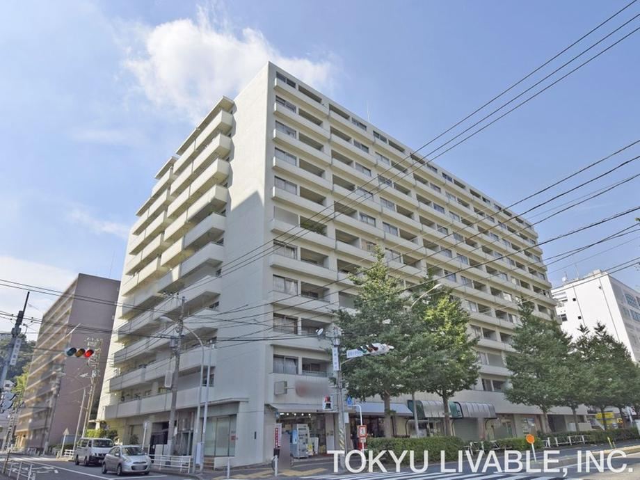 3LDK apartment in Isogo Ward, Yokohama, Kanagawa - Photo 1