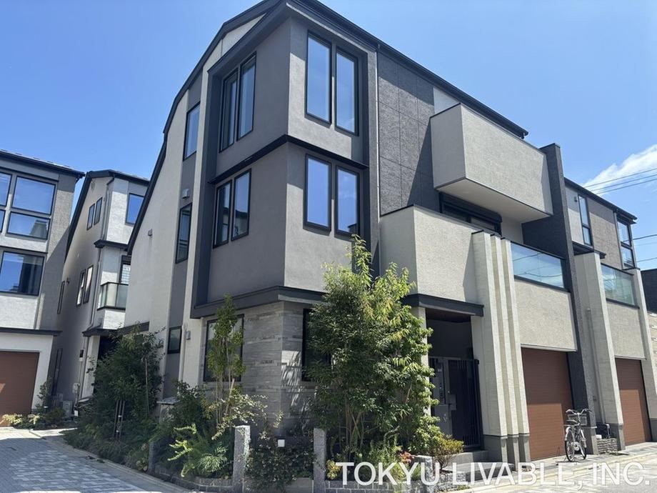 4LDK house in Mitaka, Tokyo - Photo 1