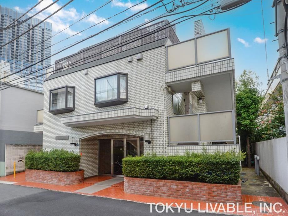 studio apartment in Shinjuku Ward, Tokyo - Photo 1