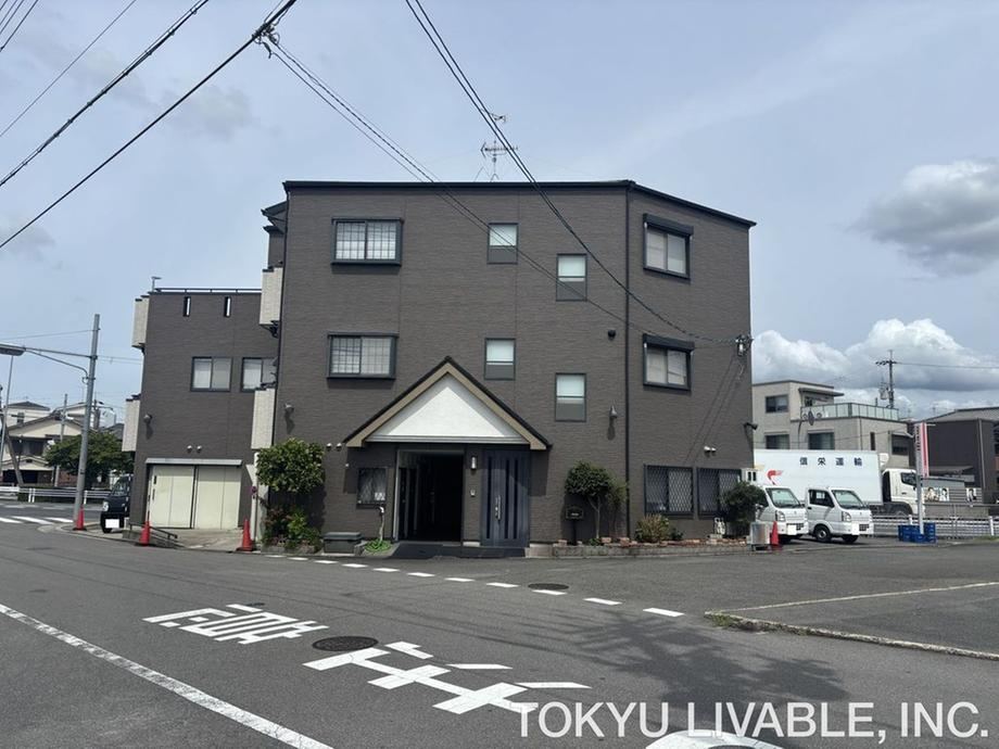 8LDK house in Takatsuki, Osaka - Photo 1
