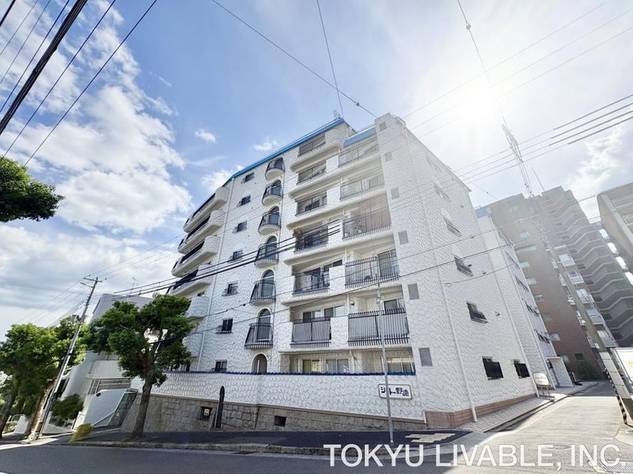 3LDK apartment in Chuo Ward, Kobe, Hyogo - Photo 1