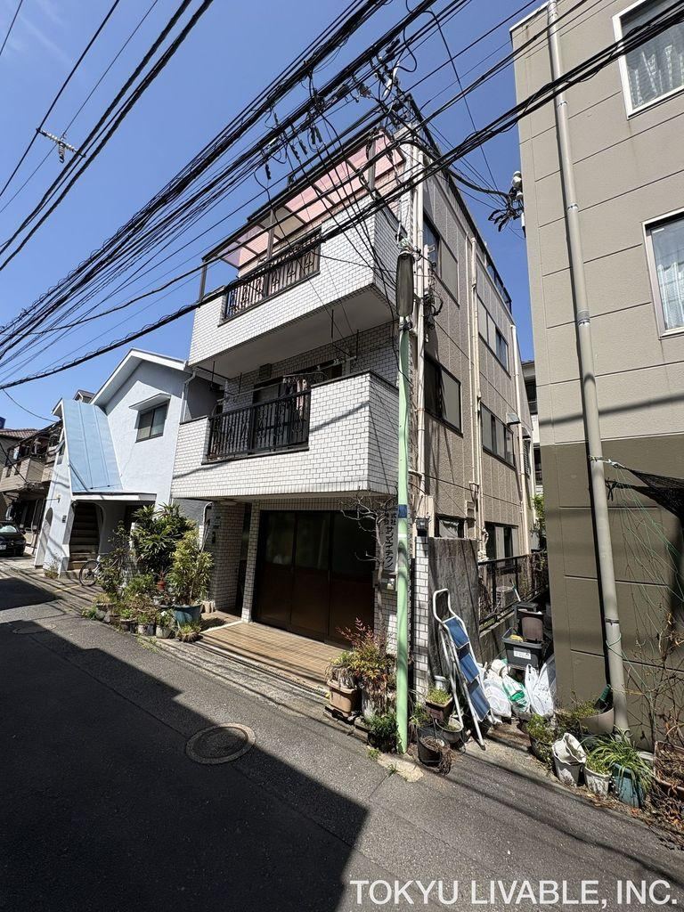 3DK house in Shinagawa Ward, Tokyo - Photo 1