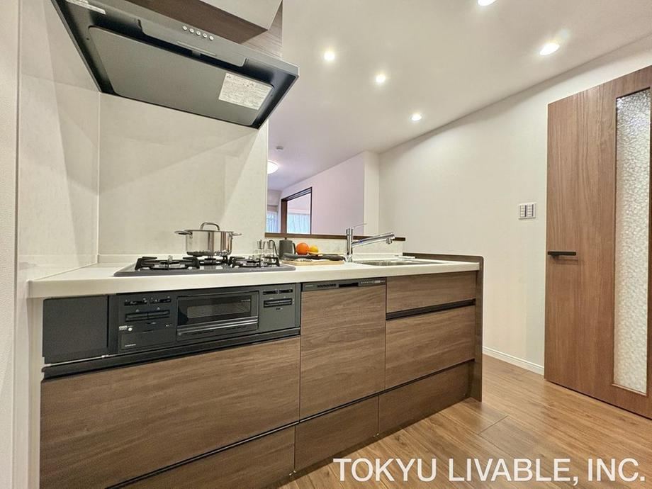 2LDK apartment in Nakano Ward, Tokyo - Photo 1