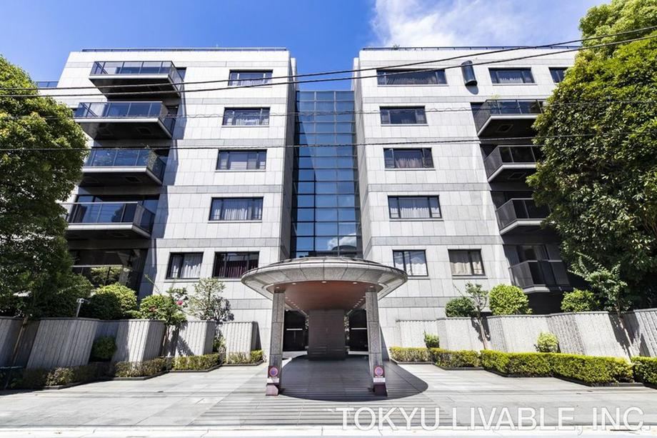 3LDK apartment in Shinjuku Ward, Tokyo - Photo 1