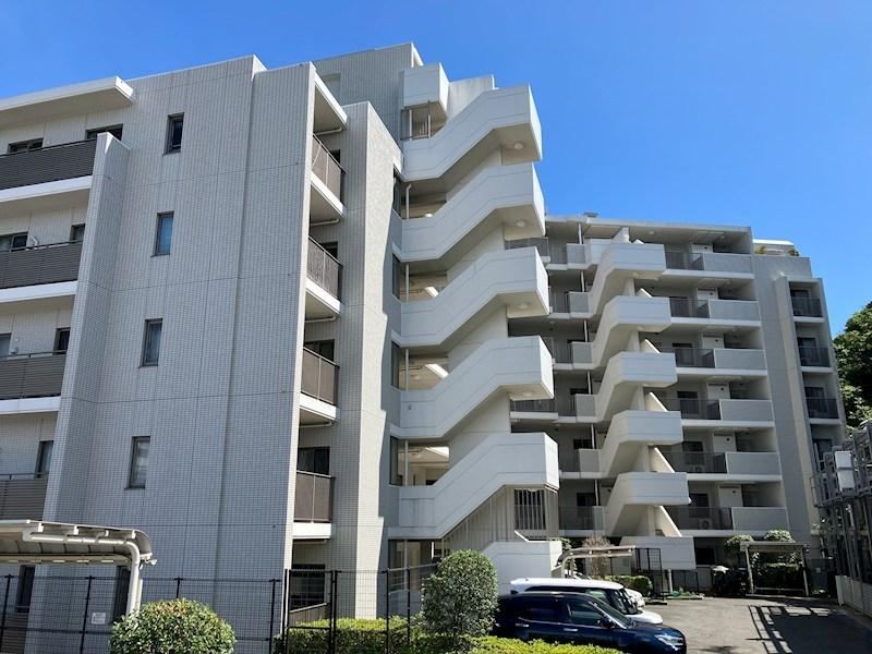 3LDK apartment in Isogo Ward, Yokohama, Kanagawa - Photo 1