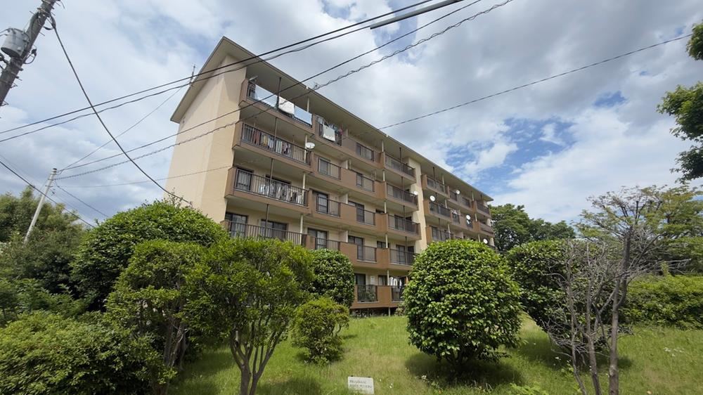 2LDK apartment in Isogo Ward, Yokohama, Kanagawa - Photo 1