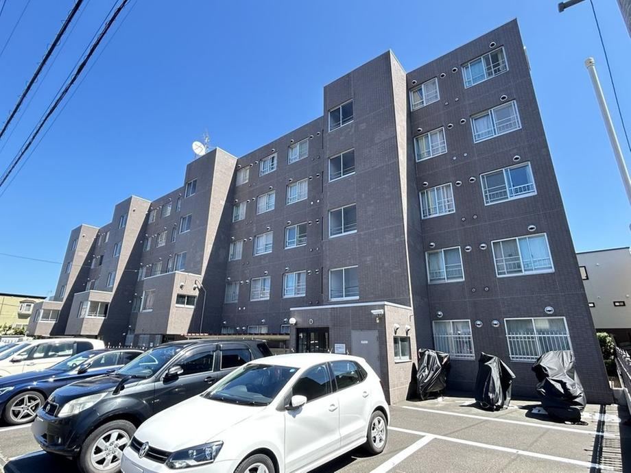 4LDK apartment in Nishi Ward, Sapporo, Hokkaido - Photo 1
