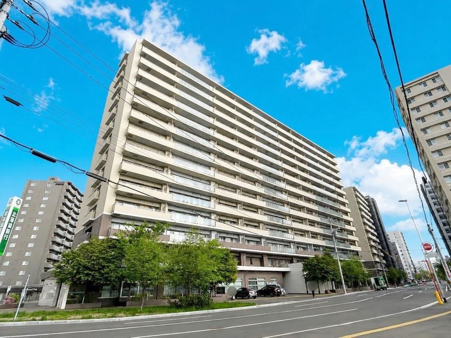 4LDK apartment in Chuo Ward, Sapporo, Hokkaido - Photo 1