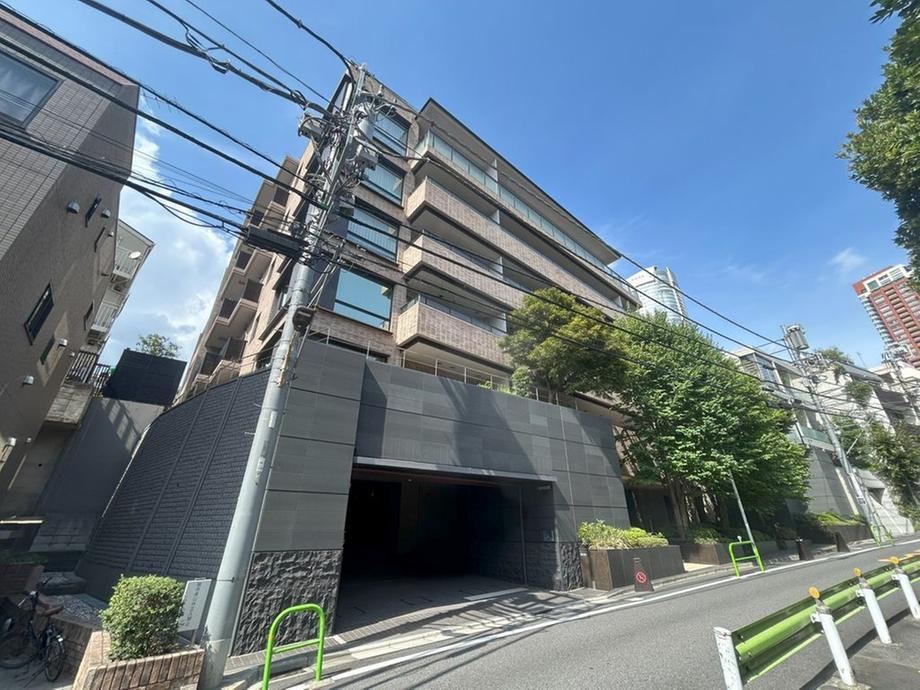 1LDK apartment in Minato Ward, Tokyo - Photo 1