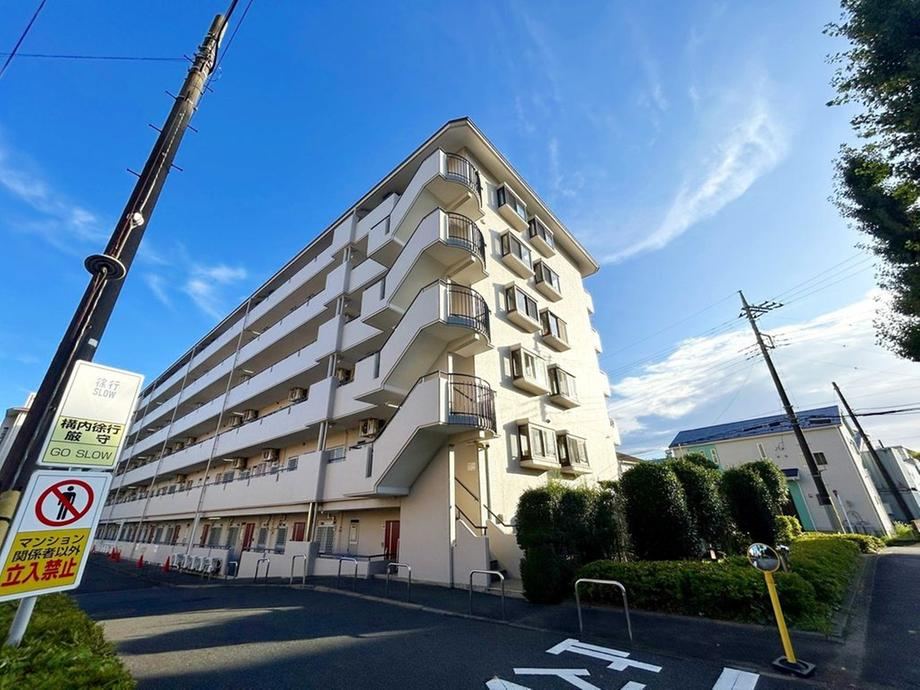 2DK apartment in Fussa, Tokyo - Photo 1