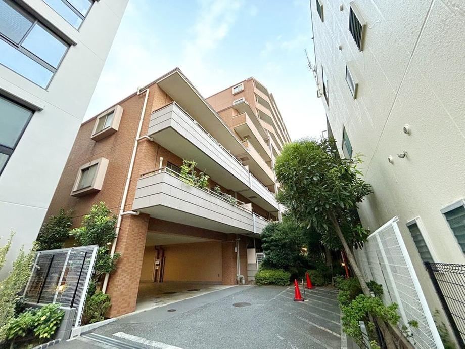 3LDK+S apartment in Koto Ward, Tokyo - Photo 1