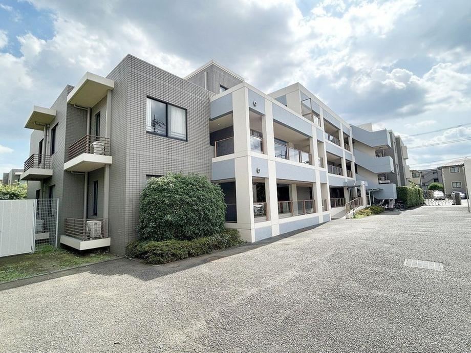 3LDK apartment in Setagaya Ward, Tokyo - Photo 1