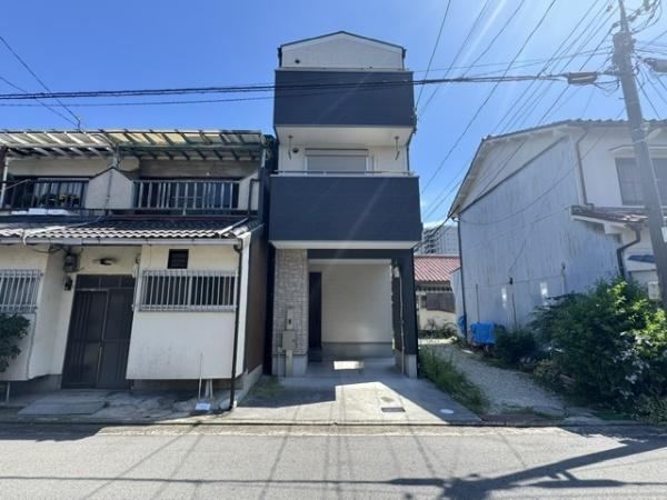 2LDK house in Sakai Ward, Sakai, Osaka - Photo 1