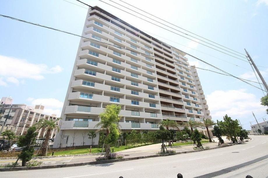 3LDK apartment in Tomigusuku, Okinawa - Photo 1