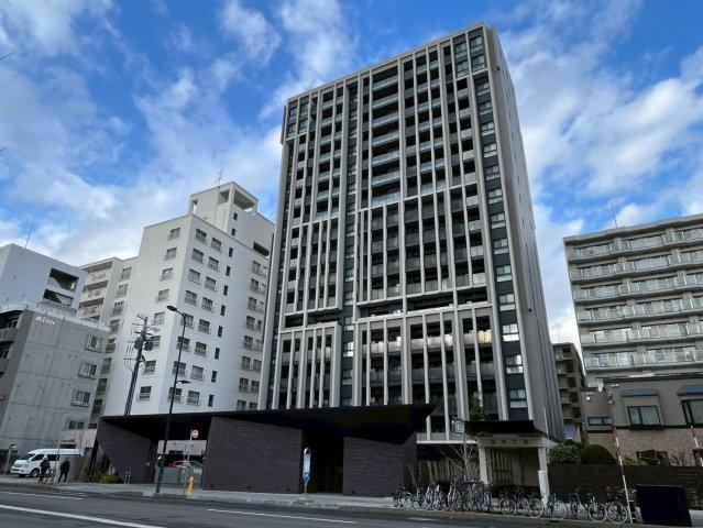 2LDK+S apartment in Chuo Ward, Sapporo, Hokkaido - Photo 1