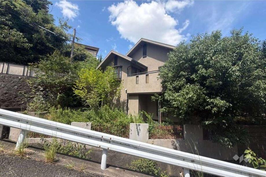 5LDK house in Takarazuka, Hyogo - Photo 1