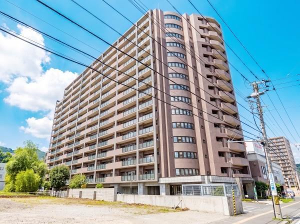4LDK apartment in Chuo Ward, Sapporo, Hokkaido - Photo 1