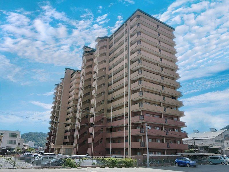 4LDK apartment in Kure, Hiroshima - Photo 1