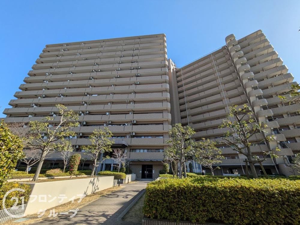 3LDK apartment in Nishiyodogawa Ward, Osaka - Photo 1